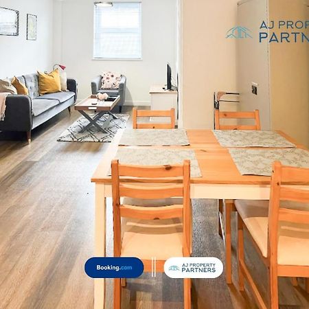 Premium Offer L Last-Minute Escape L Aj Properties L High Street Cheltenham L Parking L Ideal For Short Or Long Stays - Town Centre Apartment, 4 Beds, 1 Bathroom Εξωτερικό φωτογραφία