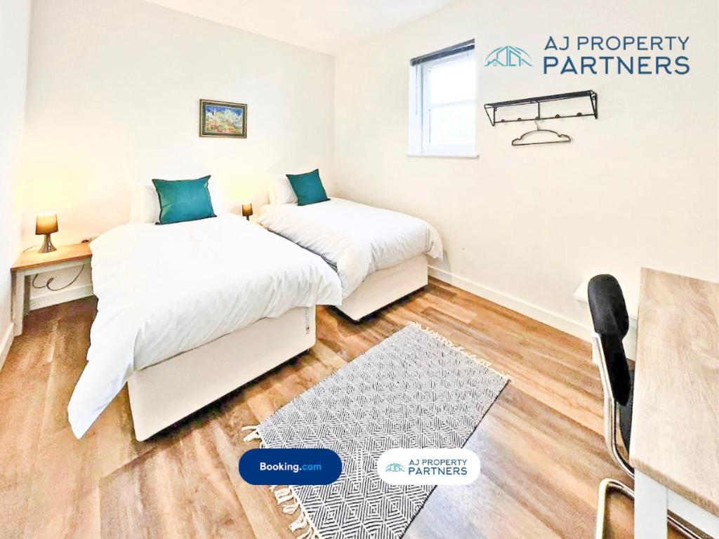 Premium Offer L Last-Minute Escape L Aj Properties L High Street Cheltenham L Parking L Ideal For Short Or Long Stays - Town Centre Apartment, 4 Beds, 1 Bathroom Εξωτερικό φωτογραφία