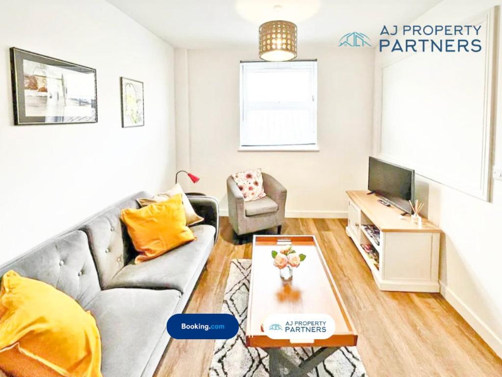 Premium Offer L Last-Minute Escape L Aj Properties L High Street Cheltenham L Parking L Ideal For Short Or Long Stays - Town Centre Apartment, 4 Beds, 1 Bathroom Εξωτερικό φωτογραφία